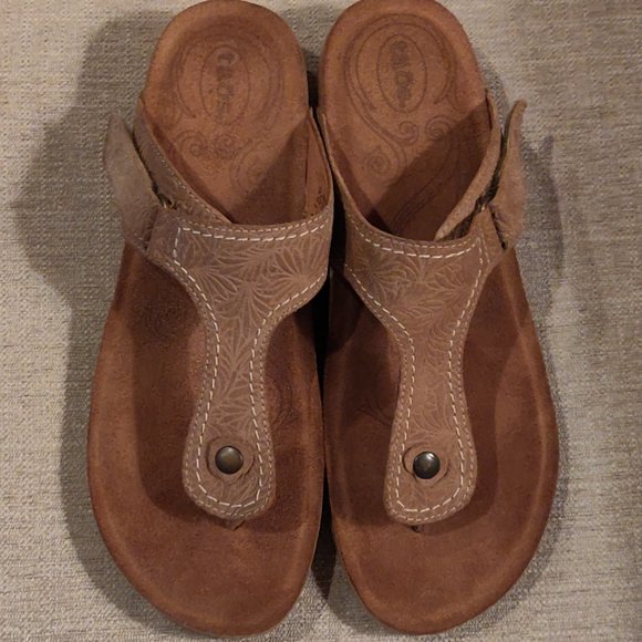 Taos Footwear Brown Sandals - Picture 4 of 8